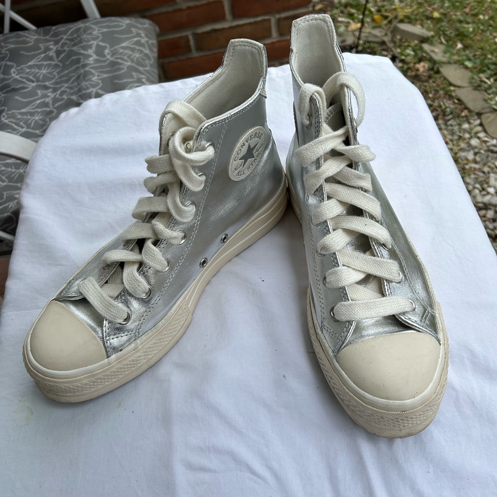 Converse Chuck Taylor All Star Metallic Silver High-Tops Women’s 9/Men’s 7.0